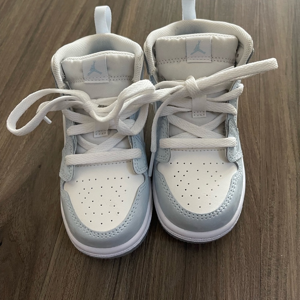 Nike air Jordan 1’s baby blue/ white glitter size US 8